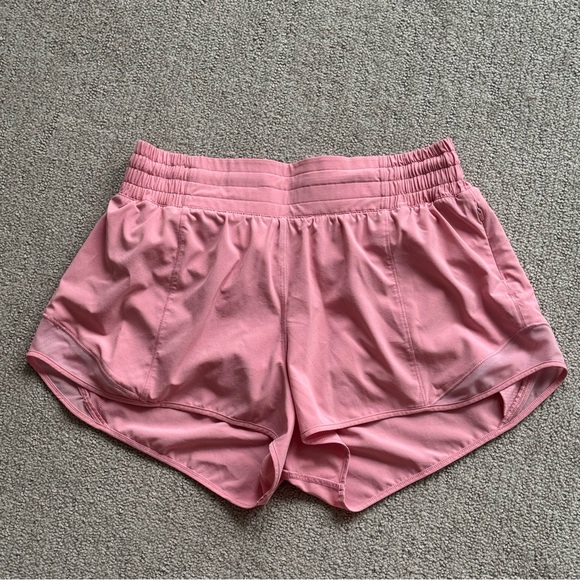 Women's Lululemon Hotty Hot High Rise 2.5” Shorts - Picture 2 of 5